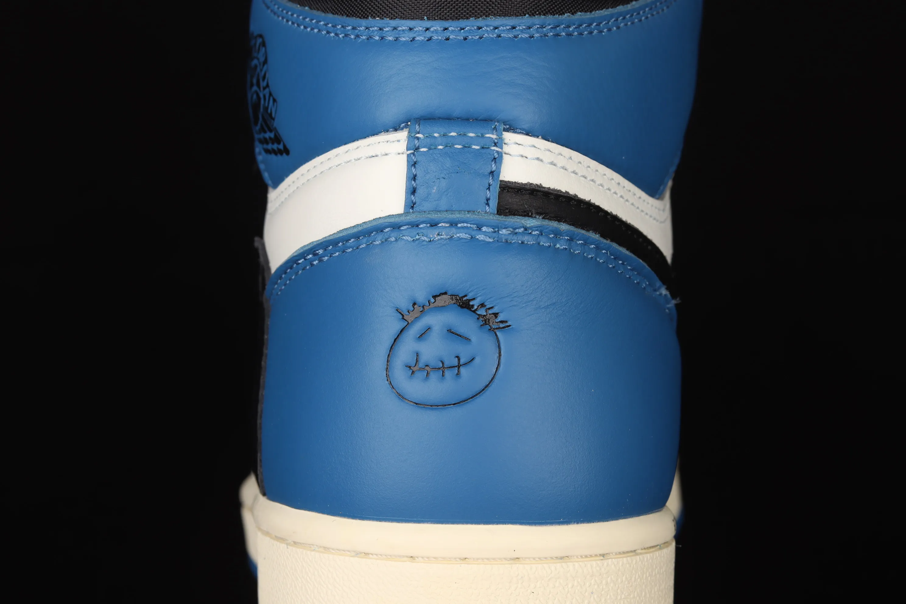 All categories Air Jordan Jordan series basketball shoes Air Jordan 1 High cost-effective version Travis Scott x Air Jordan 1 High OG AJ1 Joe 1 lightning overhead high top DH3227-105